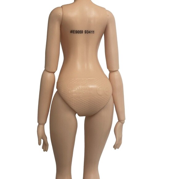 Disney Princess Rapunzel doll with Real Eyelashes - Picture 7 of 12